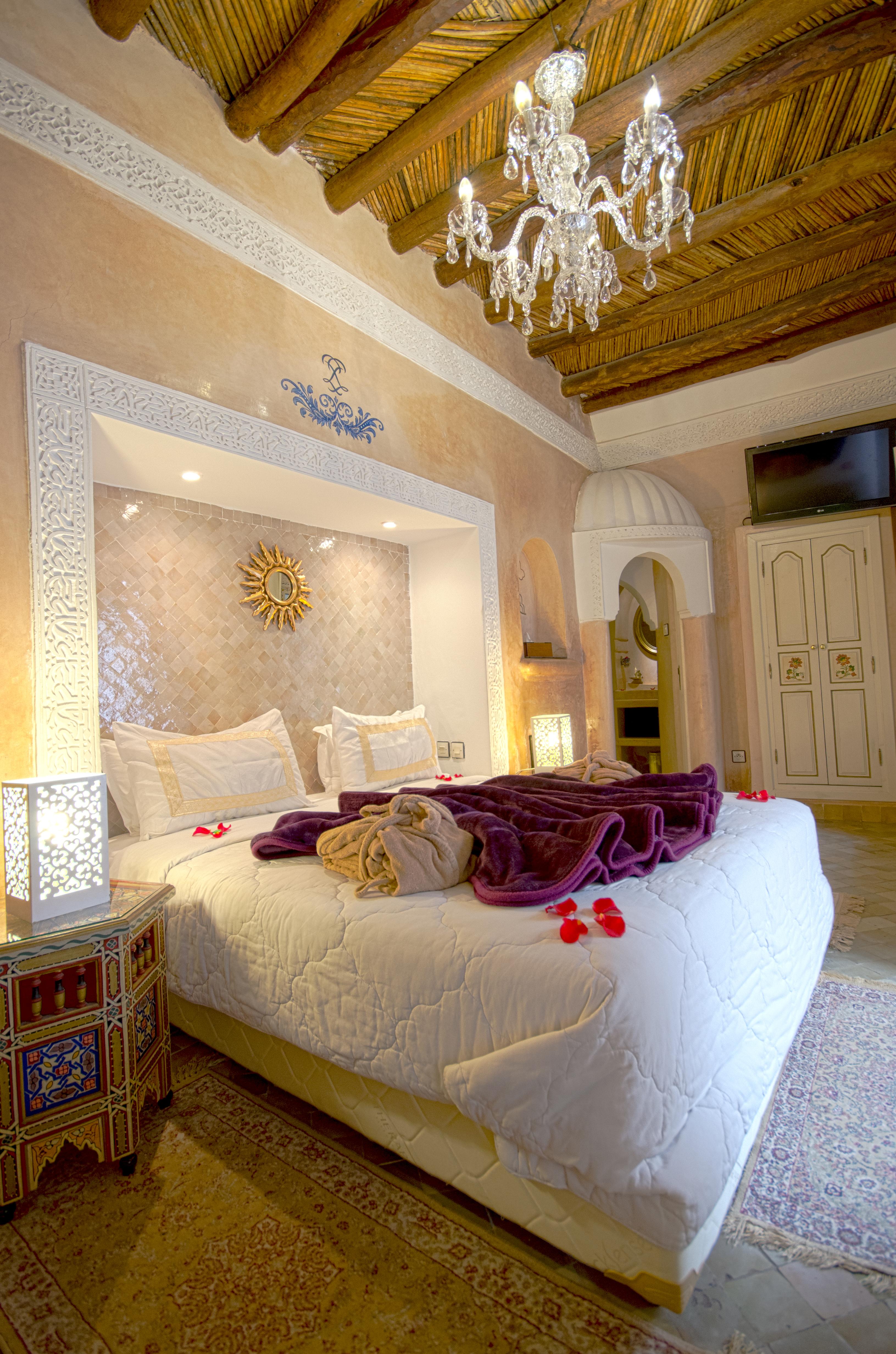 Riad Palais Des Princesses & Spa Marrakesh Esterno foto A bedroom in a Moroccan riad