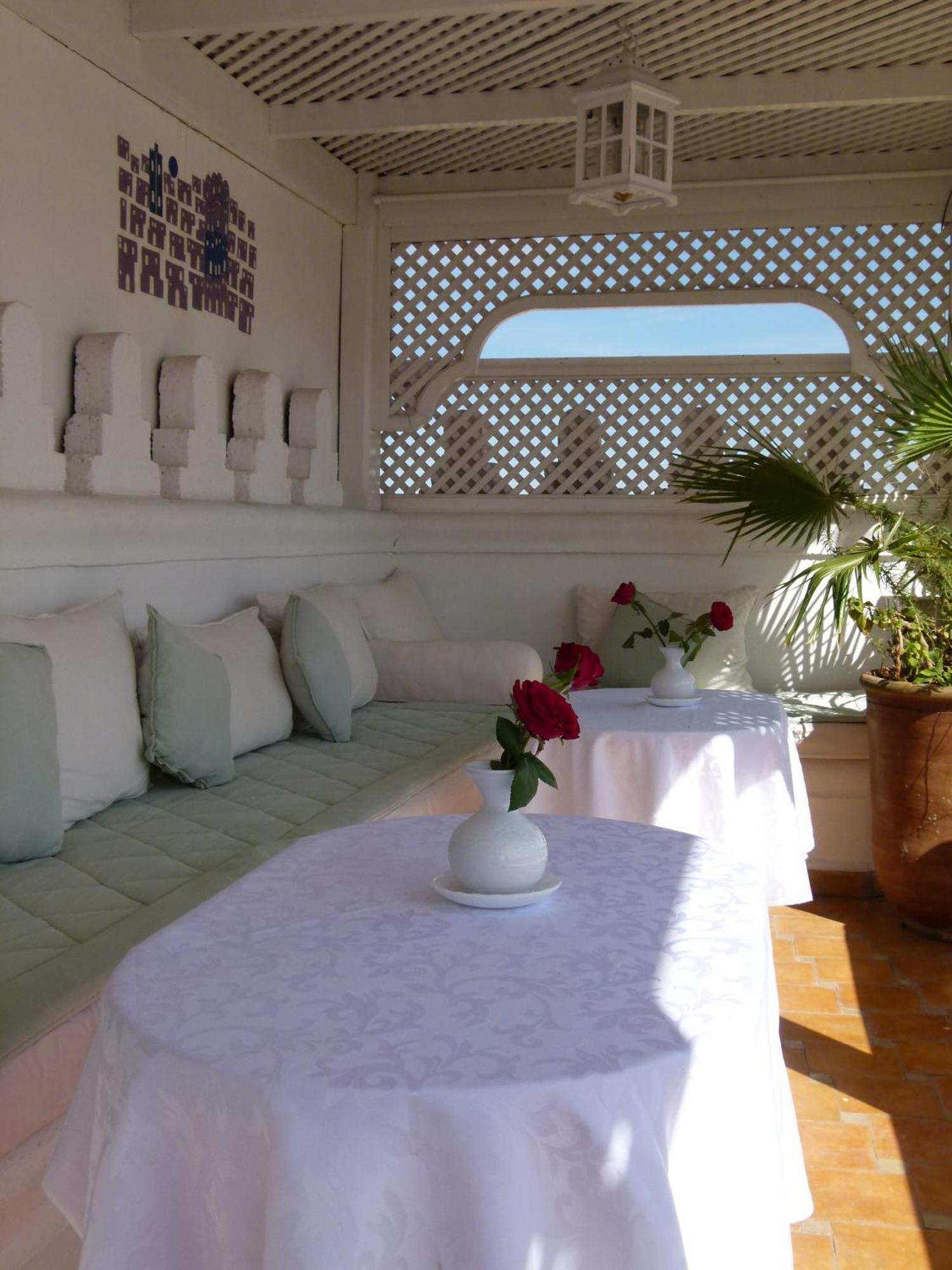 Riad Palais Des Princesses & Spa Marrakesh Esterno foto A Moroccan salon