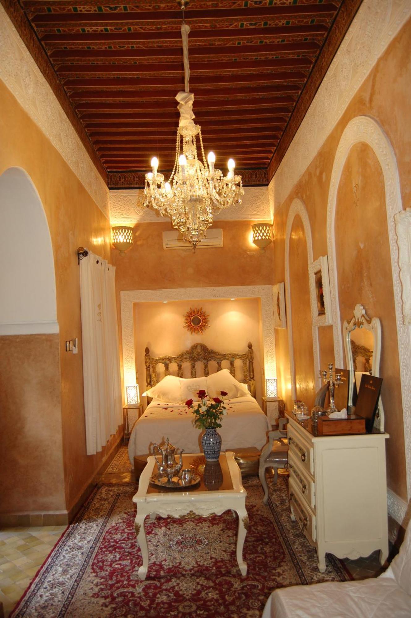 Riad Palais Des Princesses & Spa Marrakesh Esterno foto A bedroom in the hotel