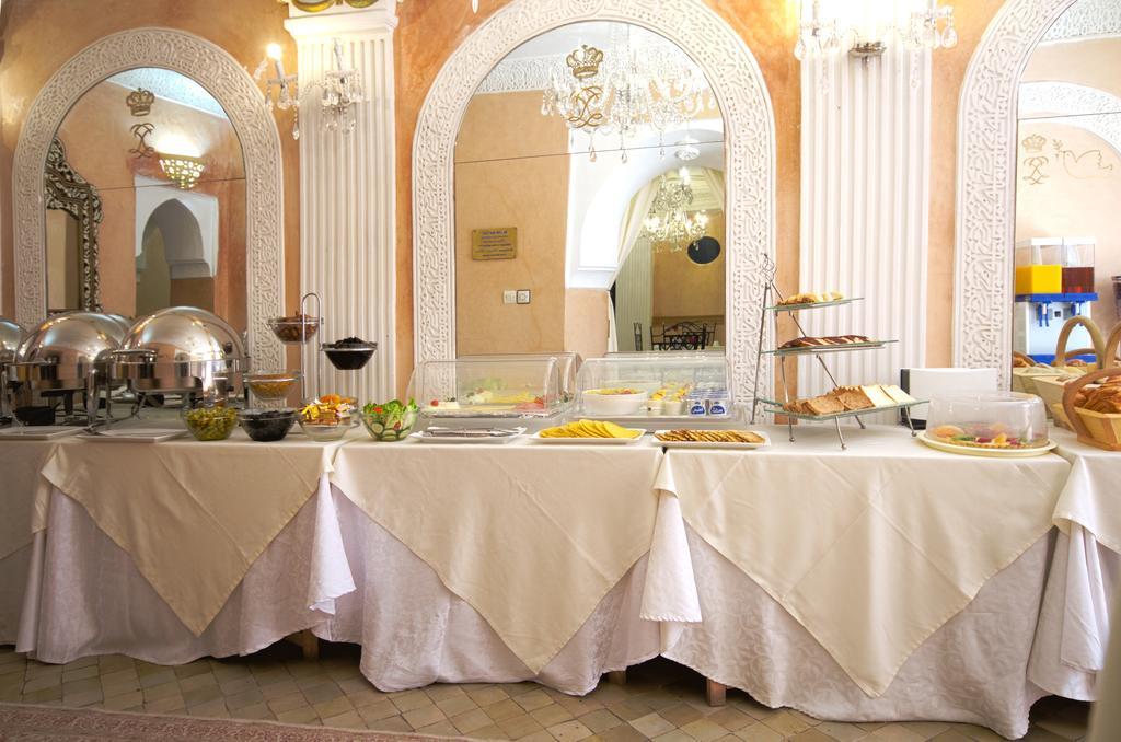 Riad Palais Des Princesses & Spa Marrakesh Esterno foto A buffet